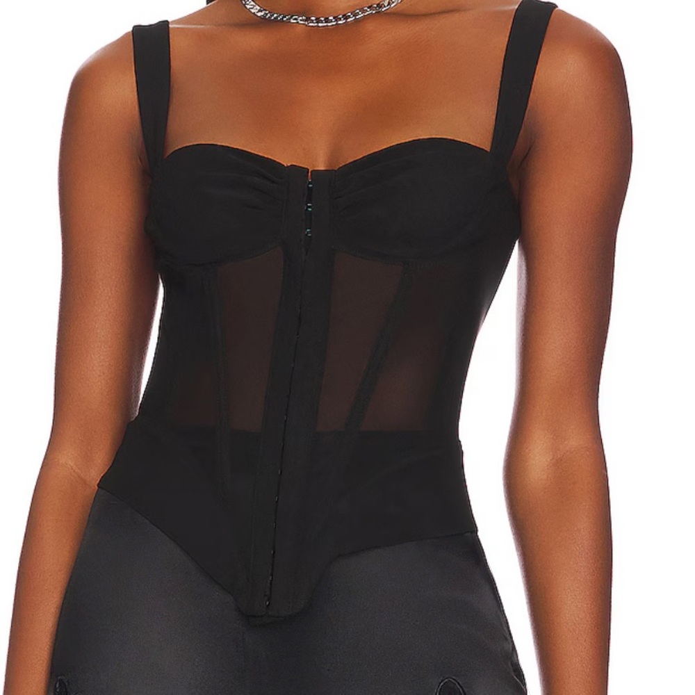 Deville Top in Black
Miaou